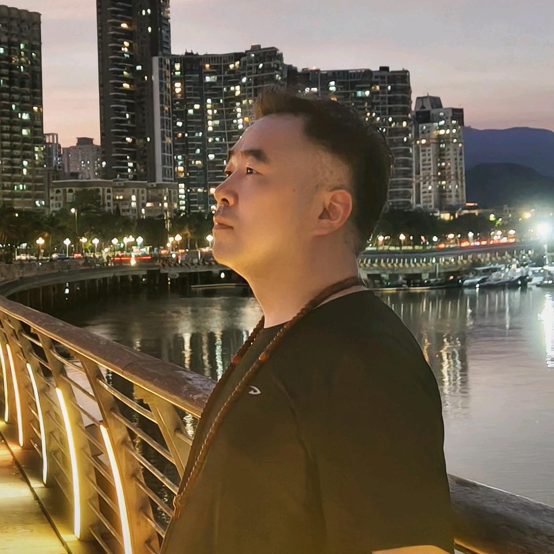 摄影师      白大