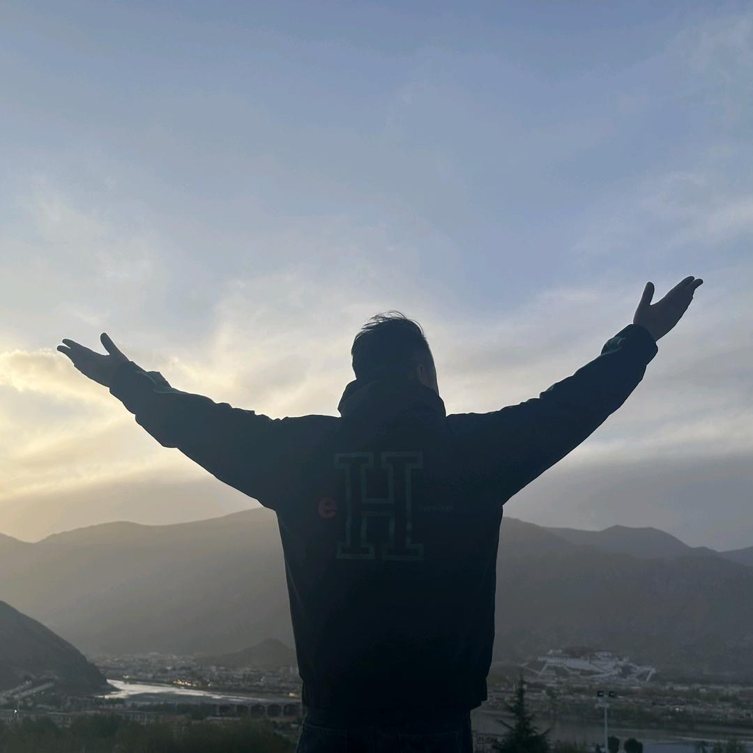 默～酒吧.老董