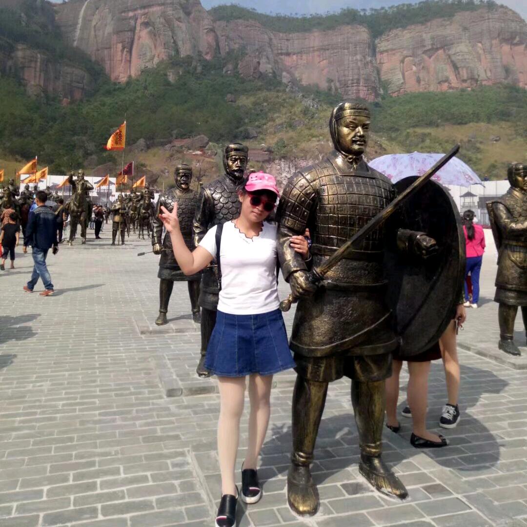 旧人开岸，花开谁笑