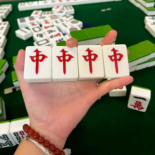 剥皮 麻将 跑得快 🀄 娄炮