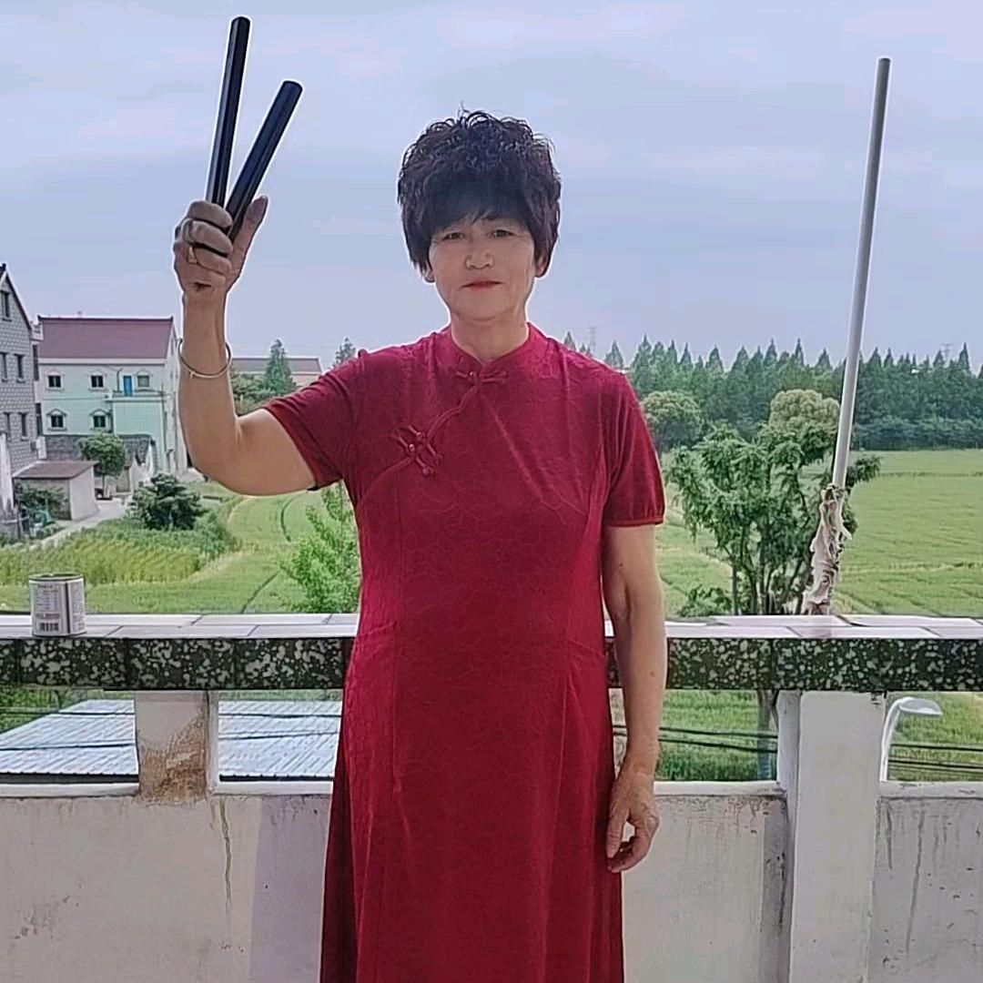 安荣，每天上午八点十分开播