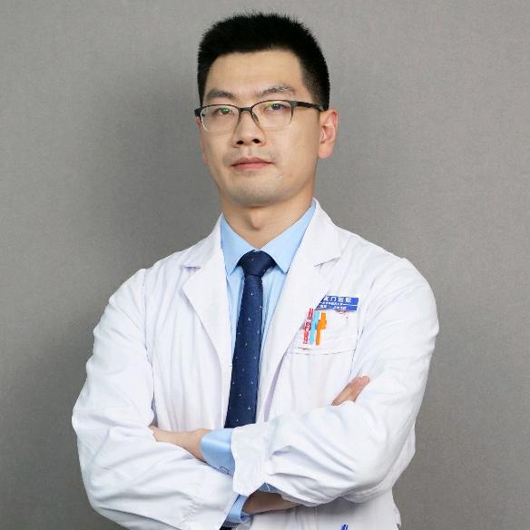 骨科医生任敬佩