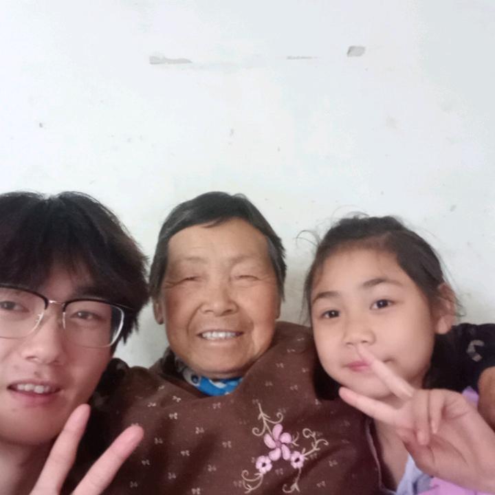 幸福的老奶奶