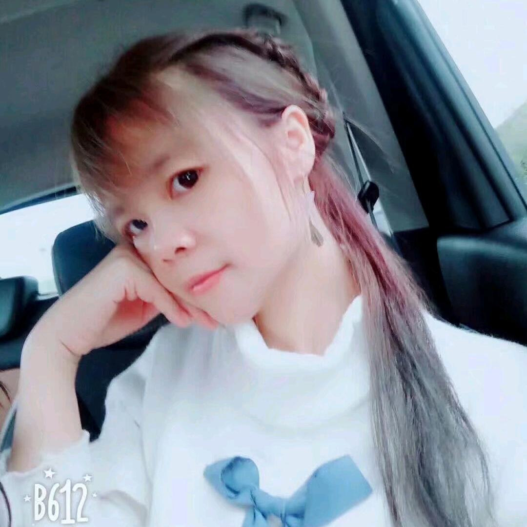 平胸的小女人