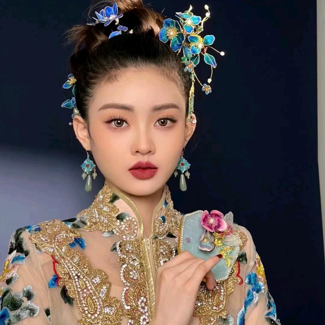 天山上的云朵