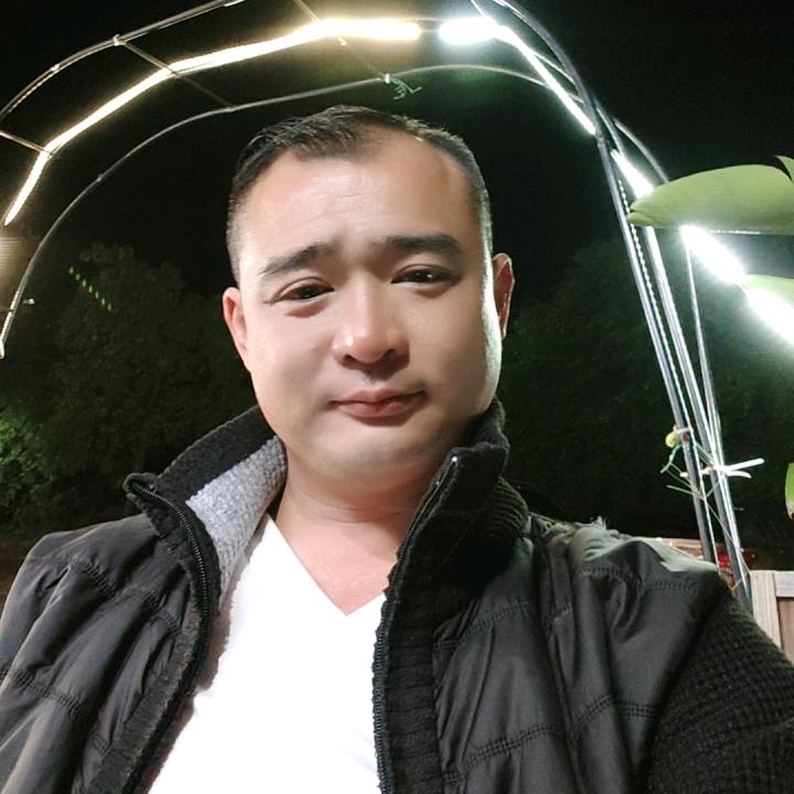 灿