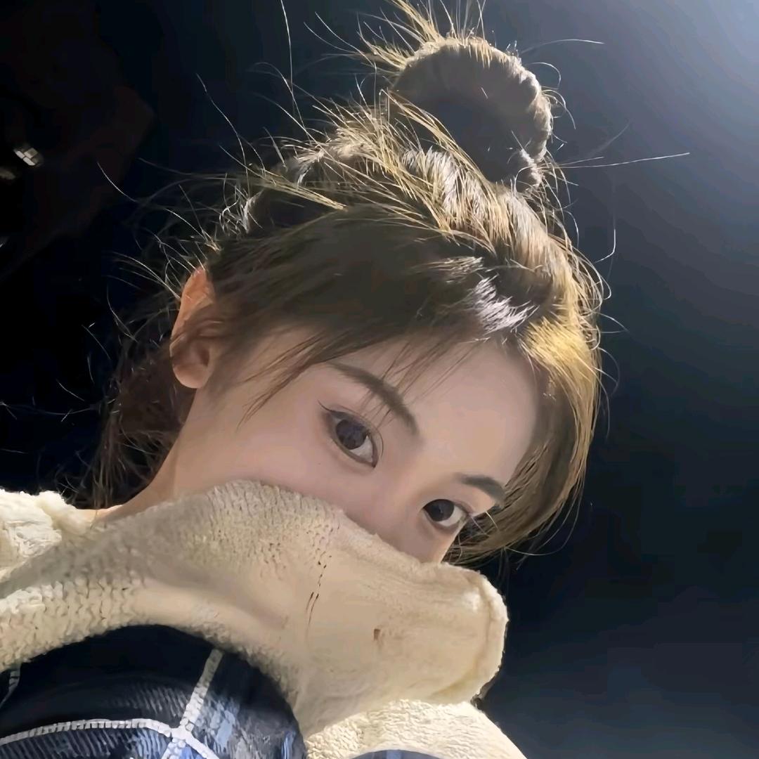 佰草慕数码港店亓亓