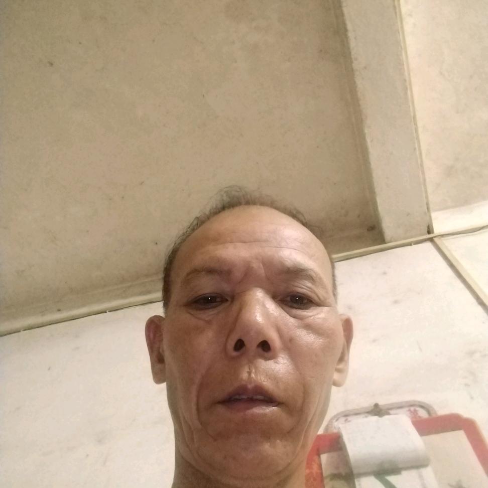 雄鹰展翅