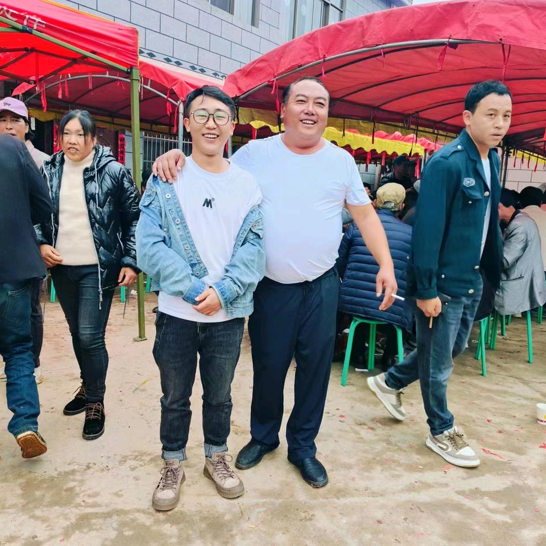 宣威网红礼拜天的教练