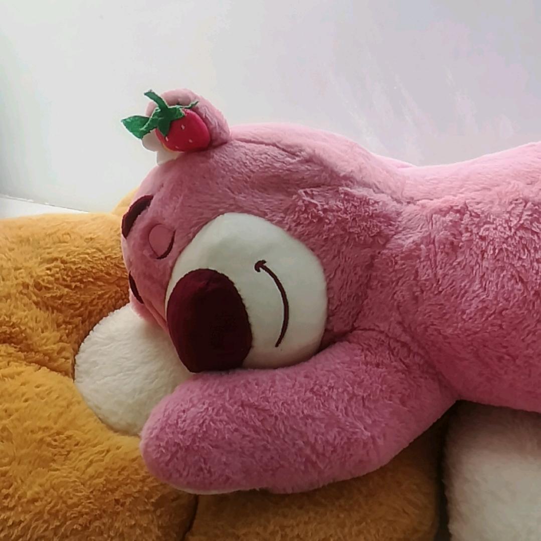 阳光下的樱桃树