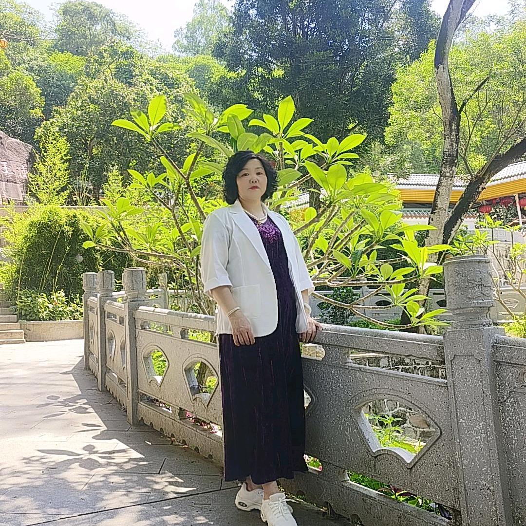 苗苗正能量主播《喜欢聊天和潮曲》