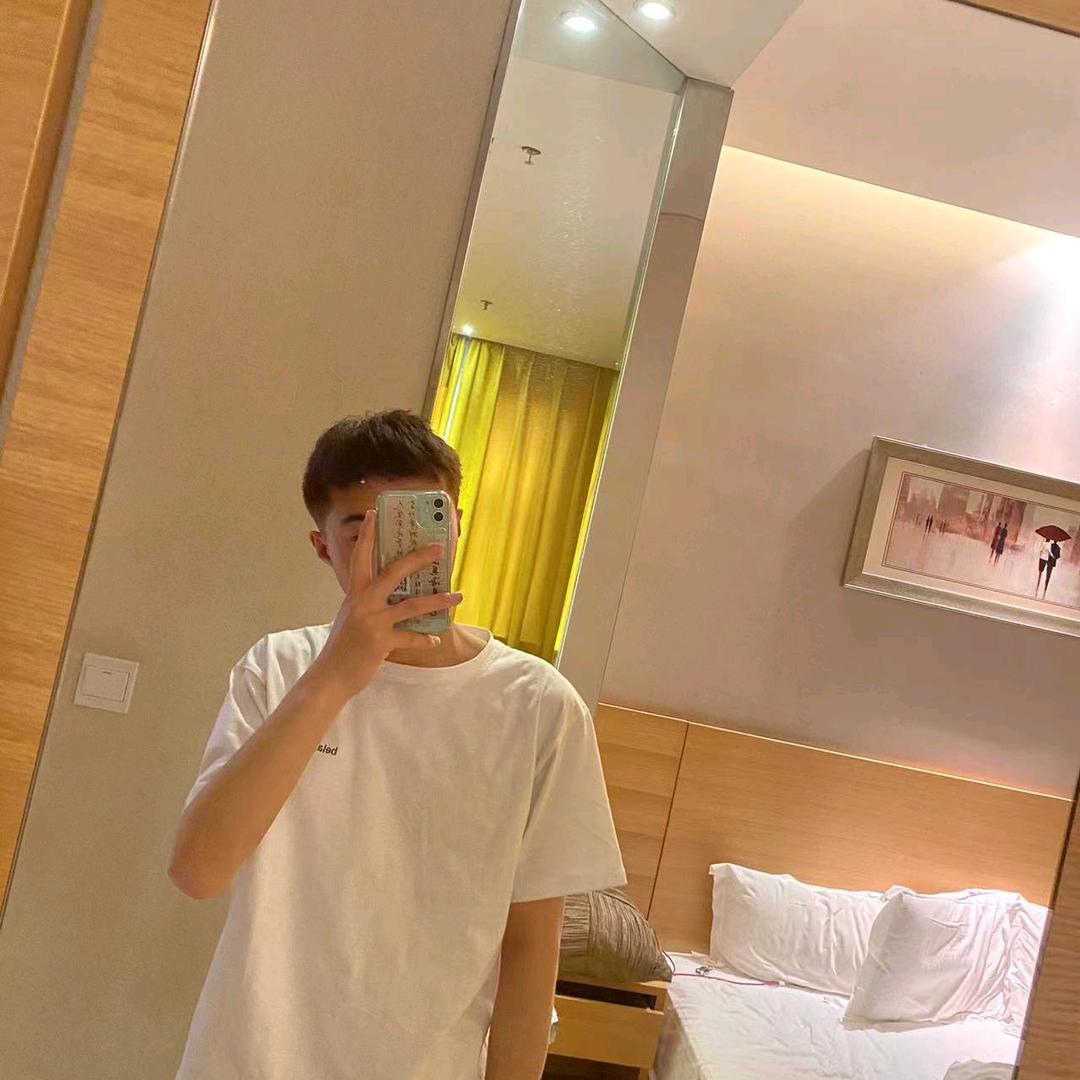 努力贴膜的小高