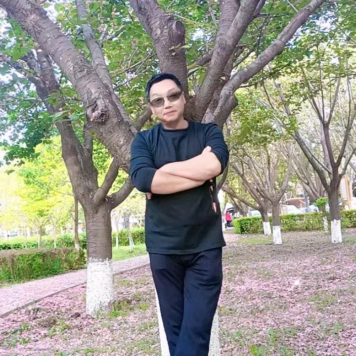 看破红尘不剃头