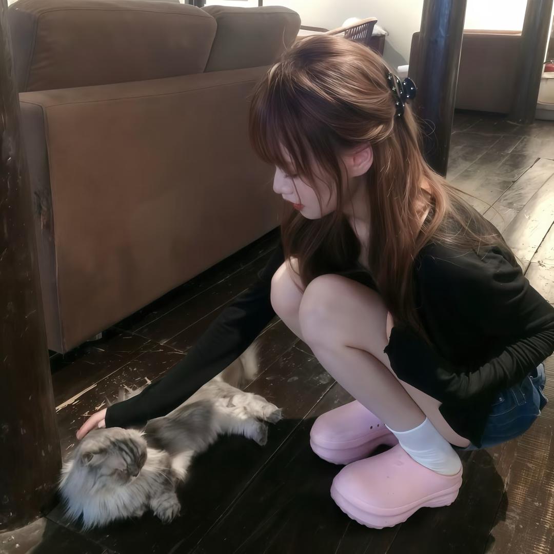 小猫磨爪子导致地球自转