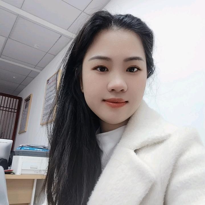 彭*玲