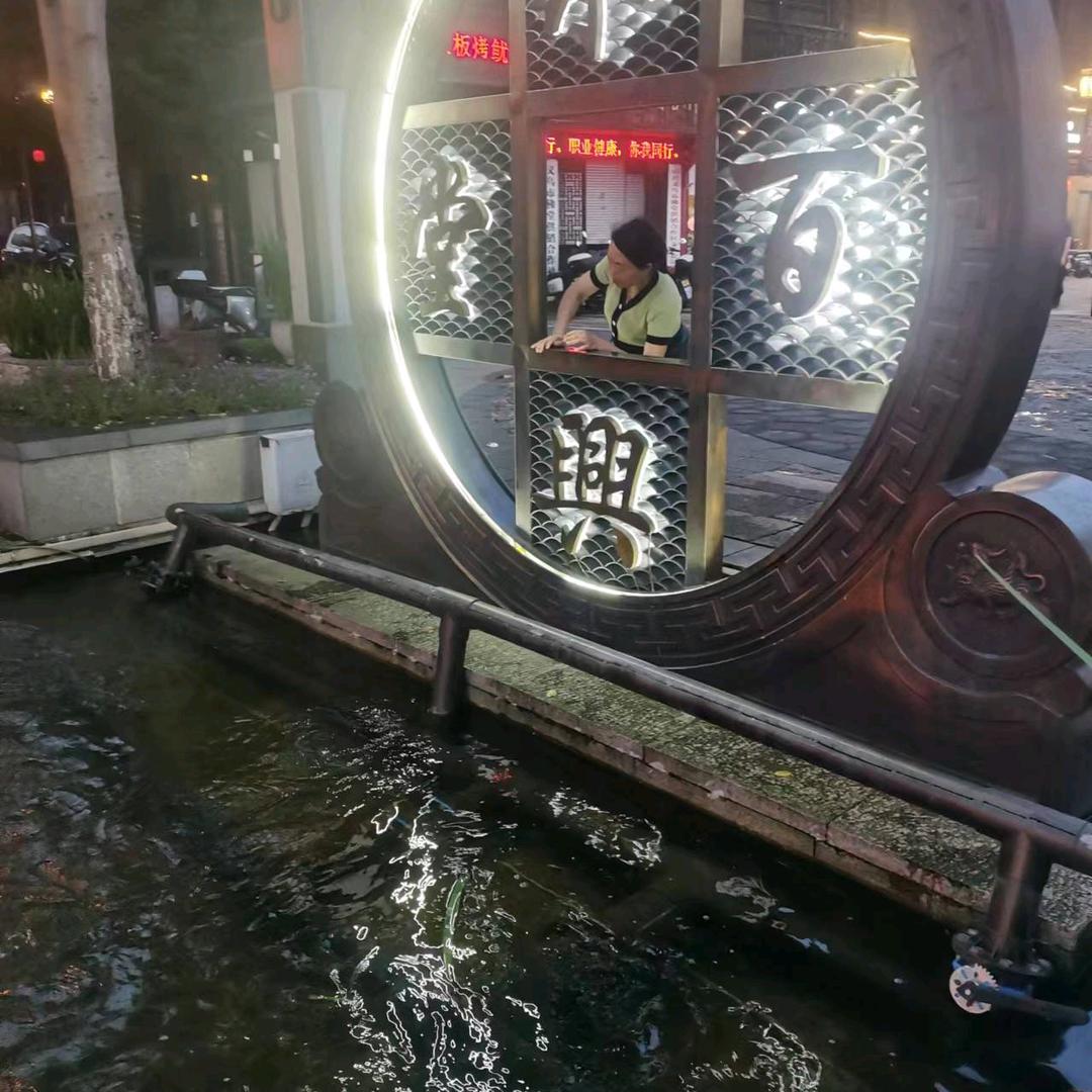莉姐，《爱山歌》