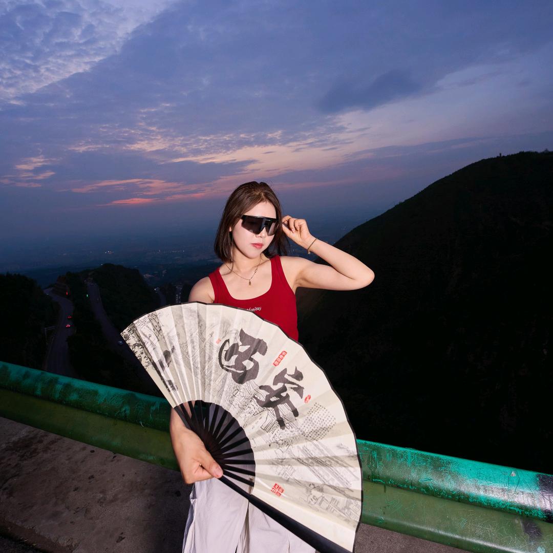 万晖樾山河—小娜