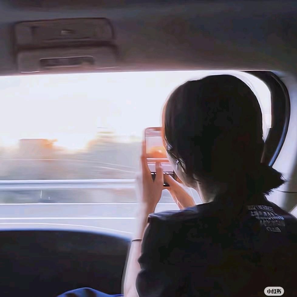 献黛对我好一点