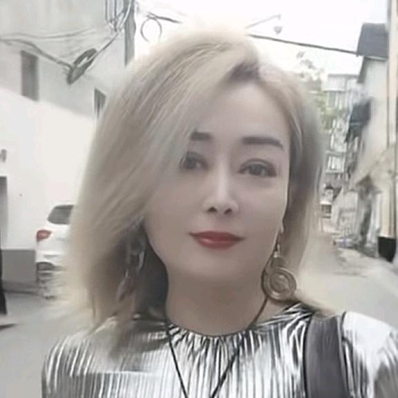 秋天的玫瑰🌹