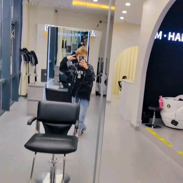 AM专业女士店文浩