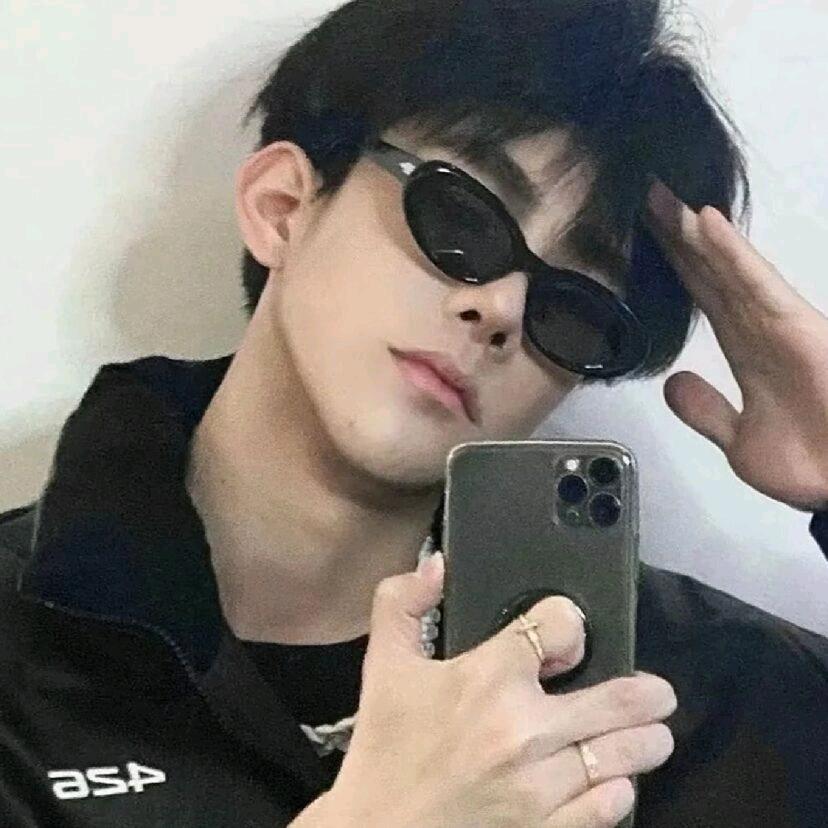 空中有风也有彩