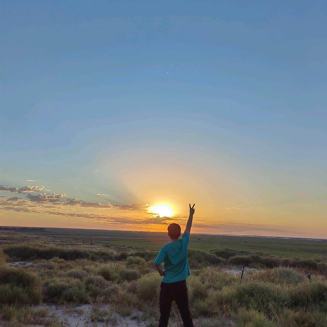 卖红腌菜的大男孩