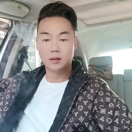 小陈🍷同学