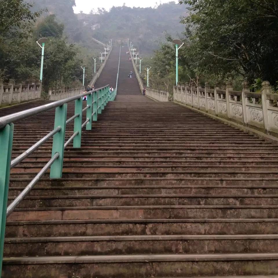 问英天明
