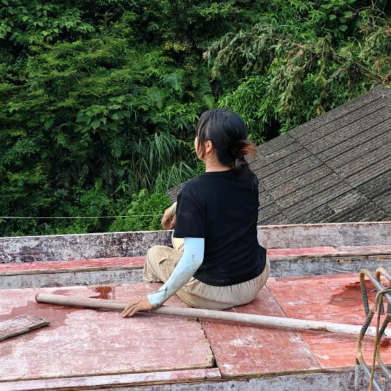00后三姐妹建房