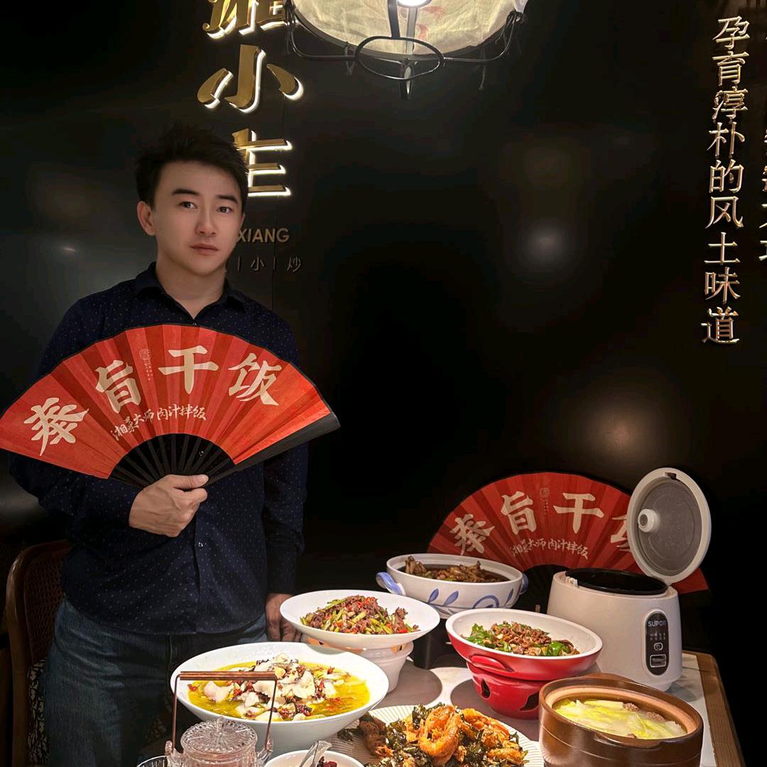 只爱喝抹茶拿铁