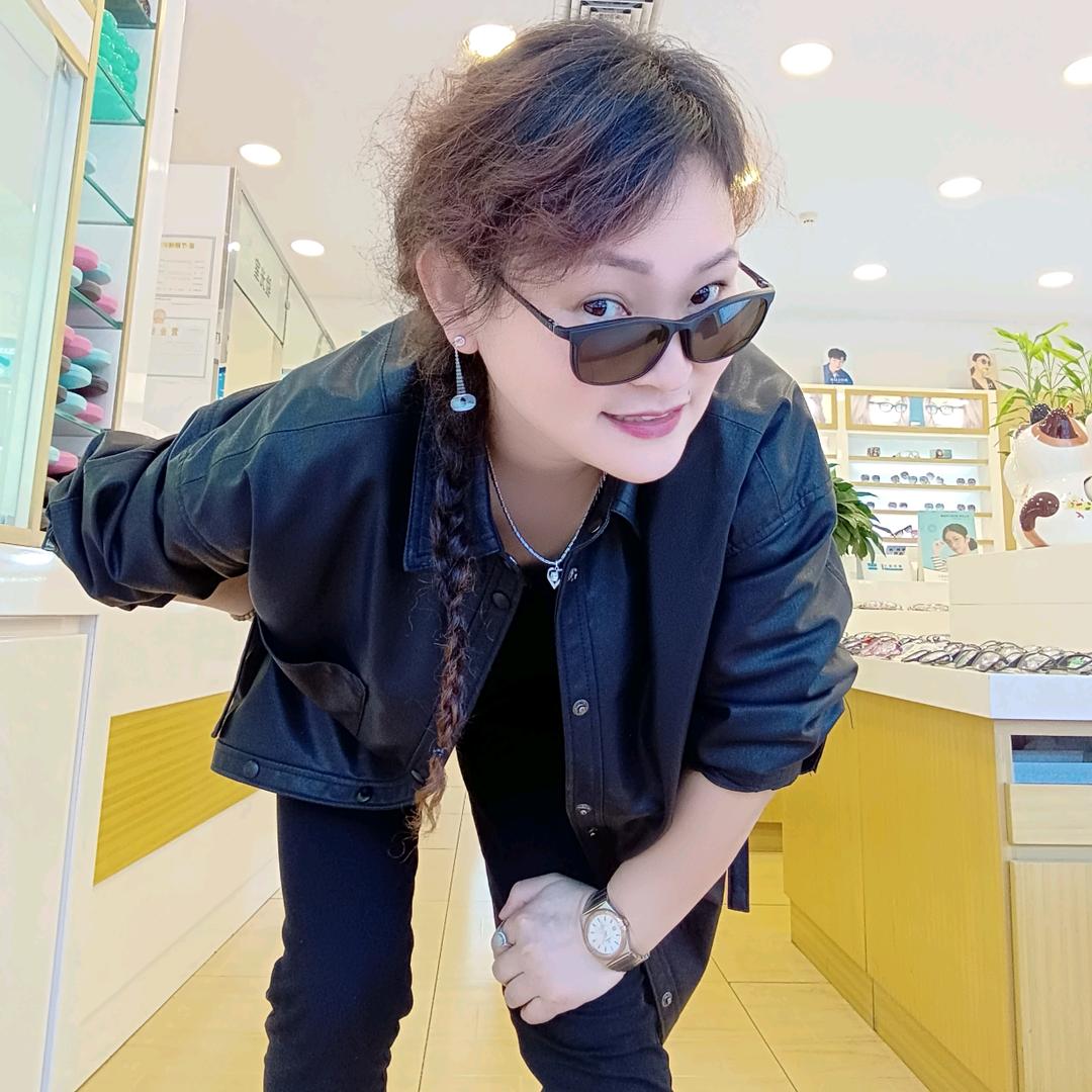 大润发超市二楼眼镜店