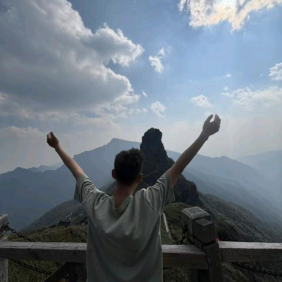 ღ小何在努力