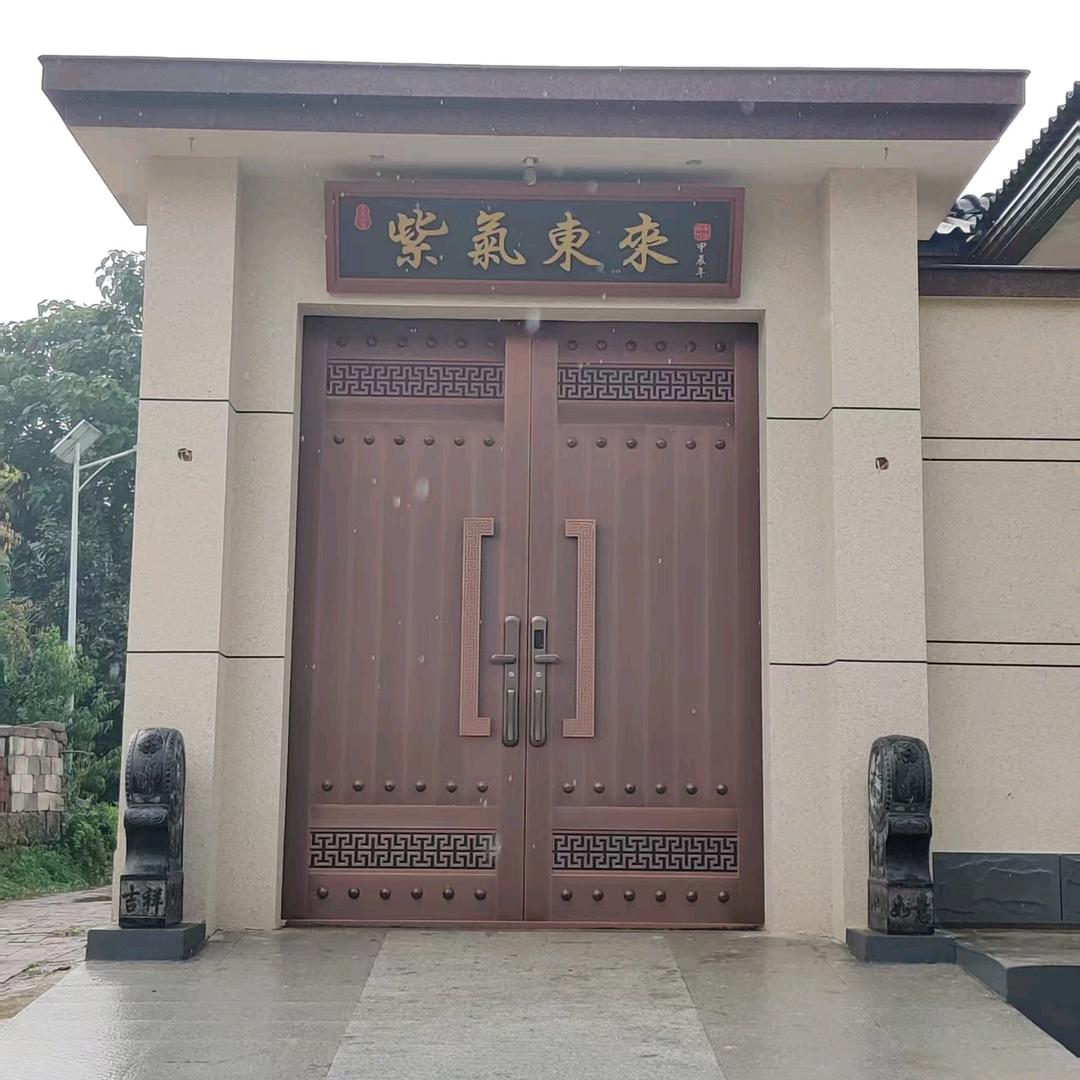 在鹿泉做门业的小乔