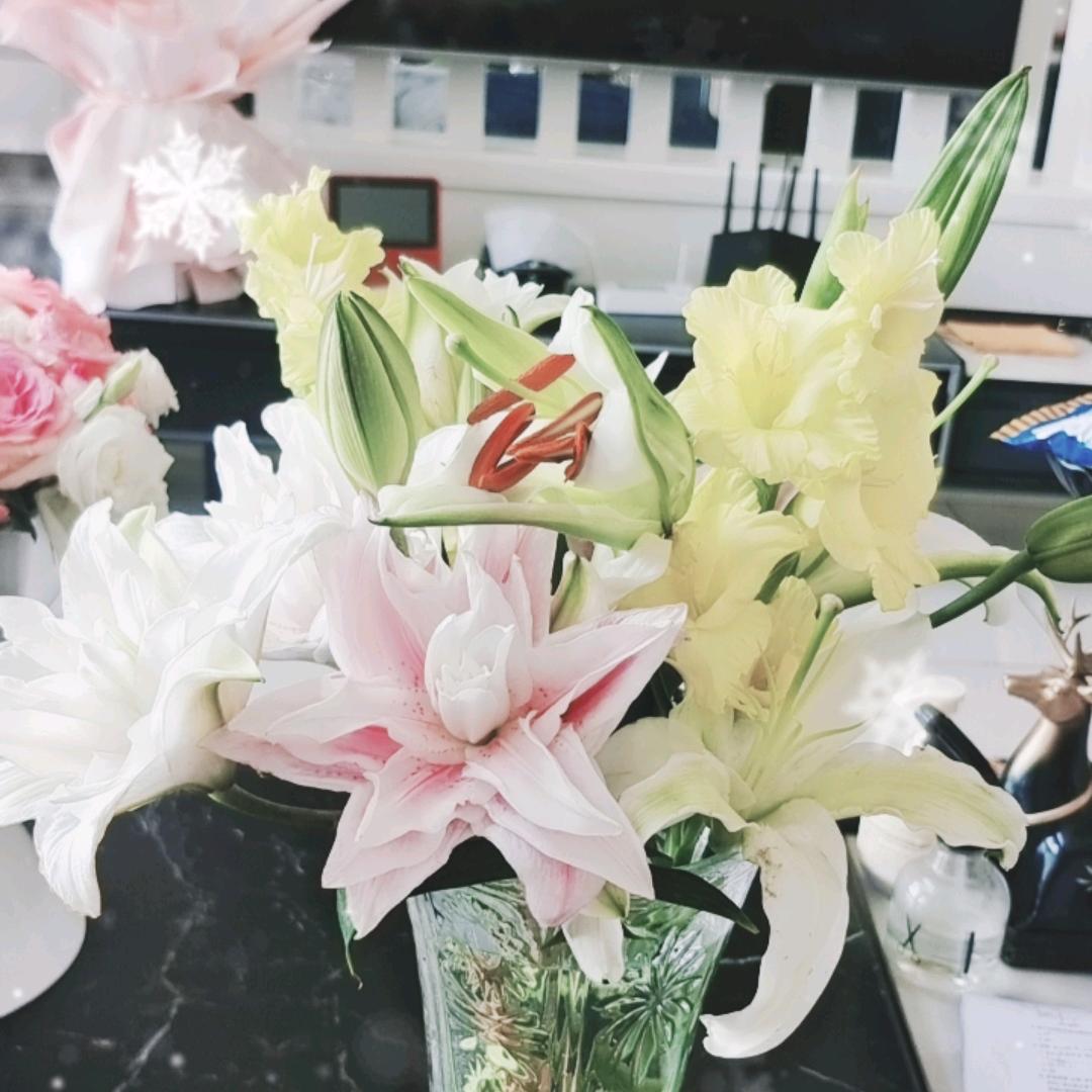 ꧁༺๑玲