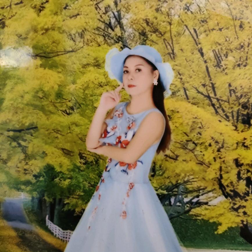 彤彤，心随风舞
