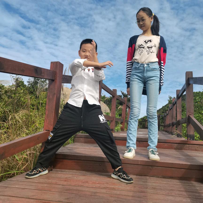 快乐姐弟俩