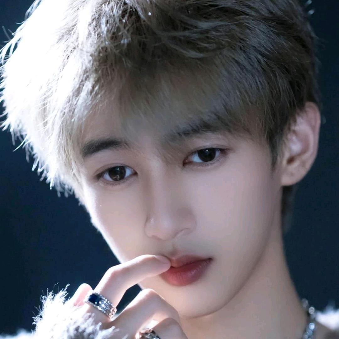 爱你一万年，银河都为我们发光 ✨🌌