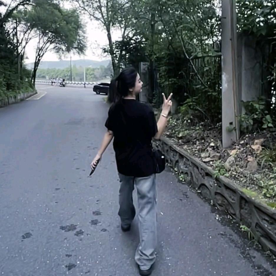 沈佳.
