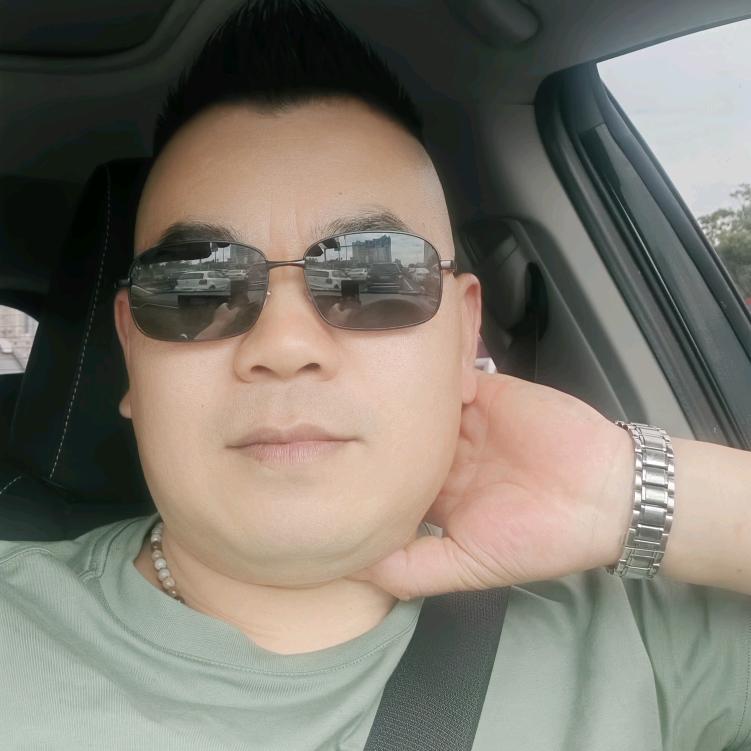 秦豪（会飞的狼）
