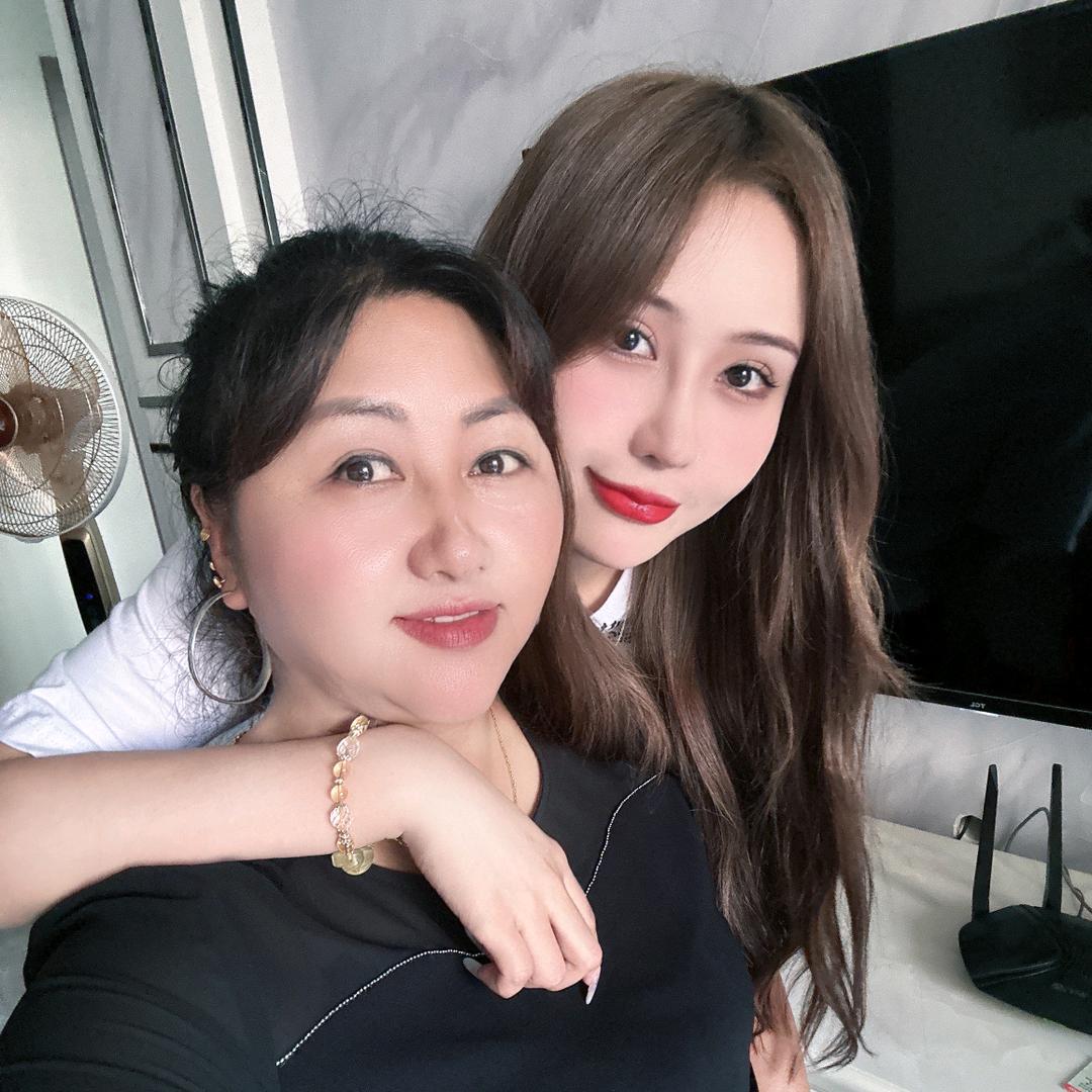 卖家具的彝家朱姐