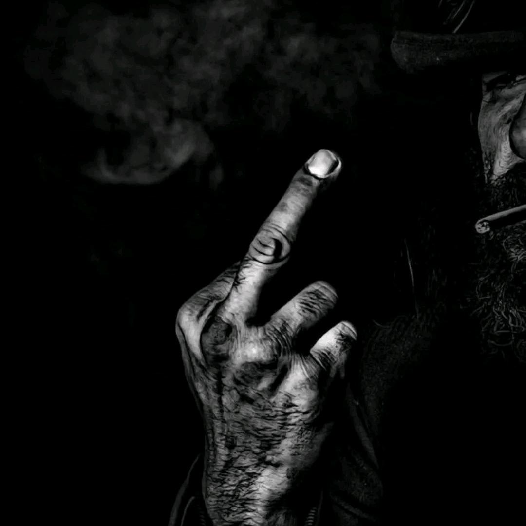 站在坟头抽只烟