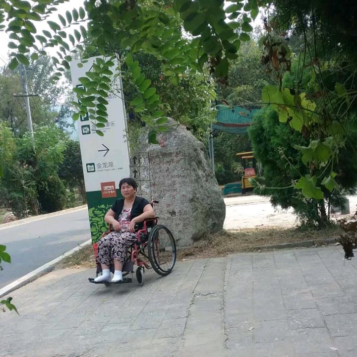 雨中的伞