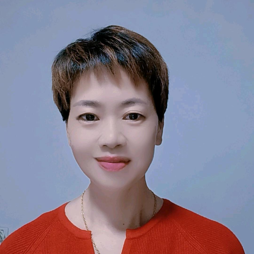 小草姐。@《1971》不定时开播