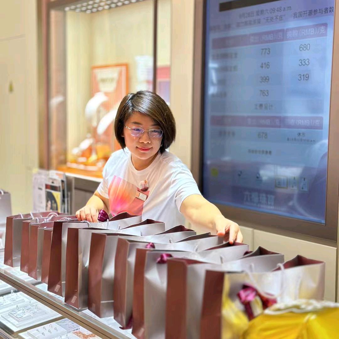 六福珠宝丰科万达店李金沙
