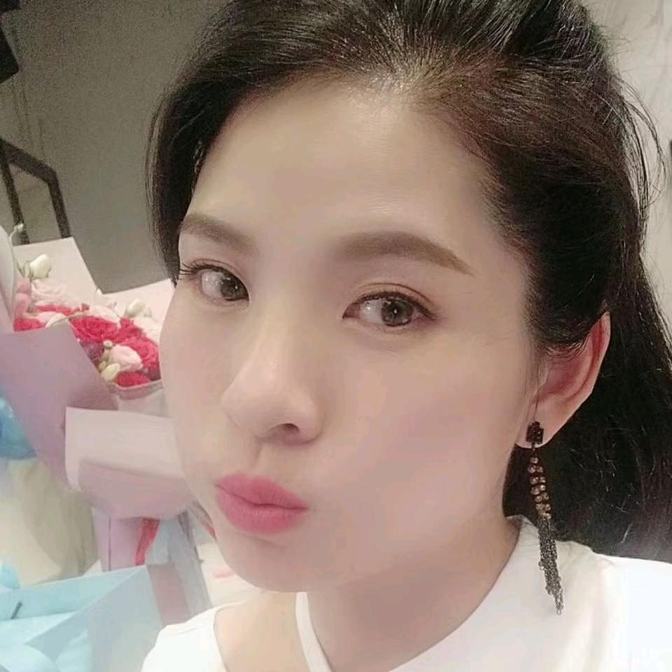 芸儿👩‍❤️‍💋‍👩