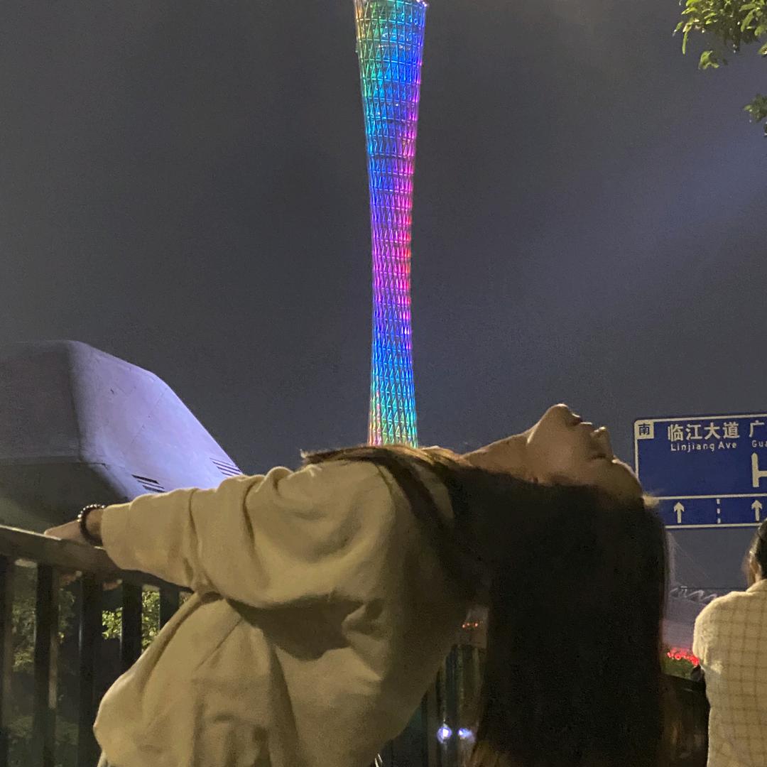 小f
