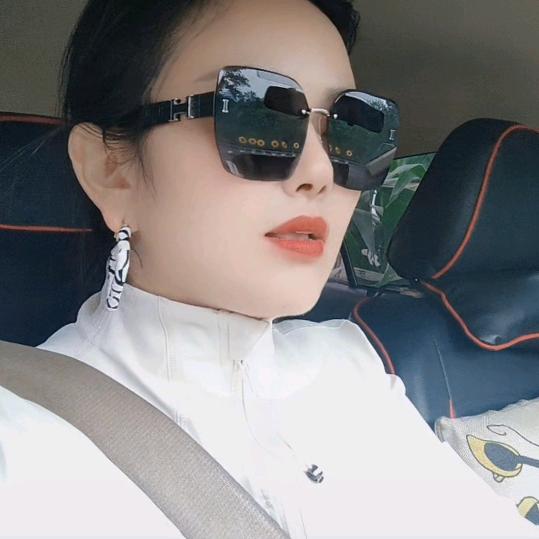 云 子🌹