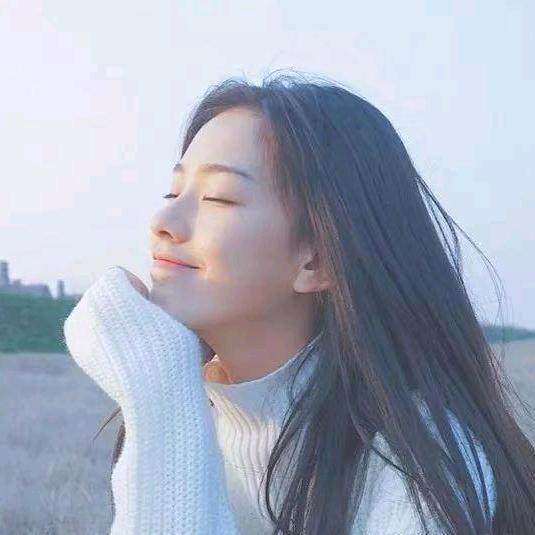 简约潮流轻奢女装