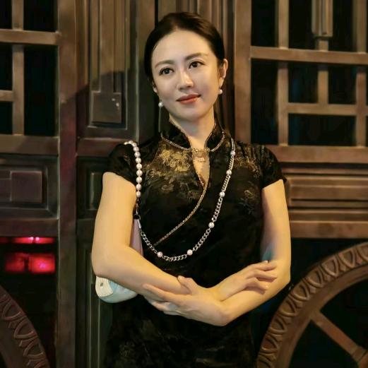 艺人温美玲（同款在橱窗）