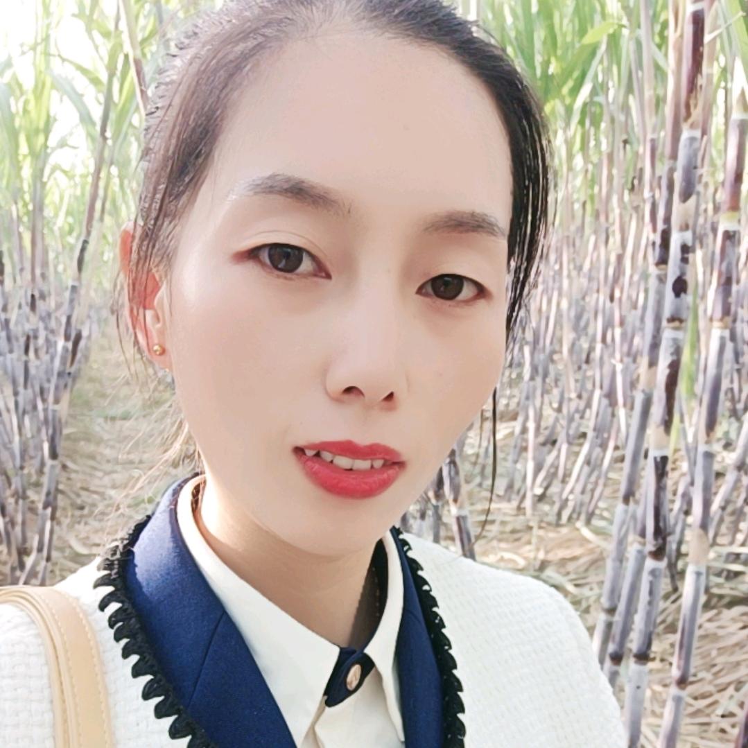 珠宝柜姐卢圆圆